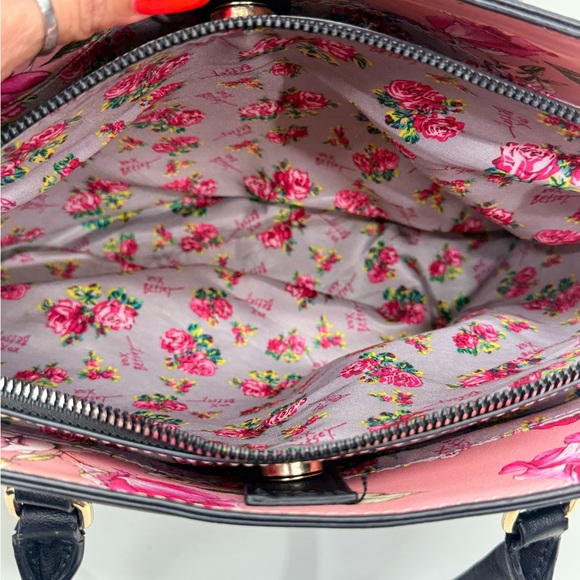 Betsey Johnson black quilted purse floral scarf bow 16x10 - Picture 11 of 13